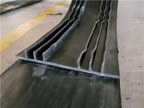 隧道用背贴式橡胶止水带的施工方法