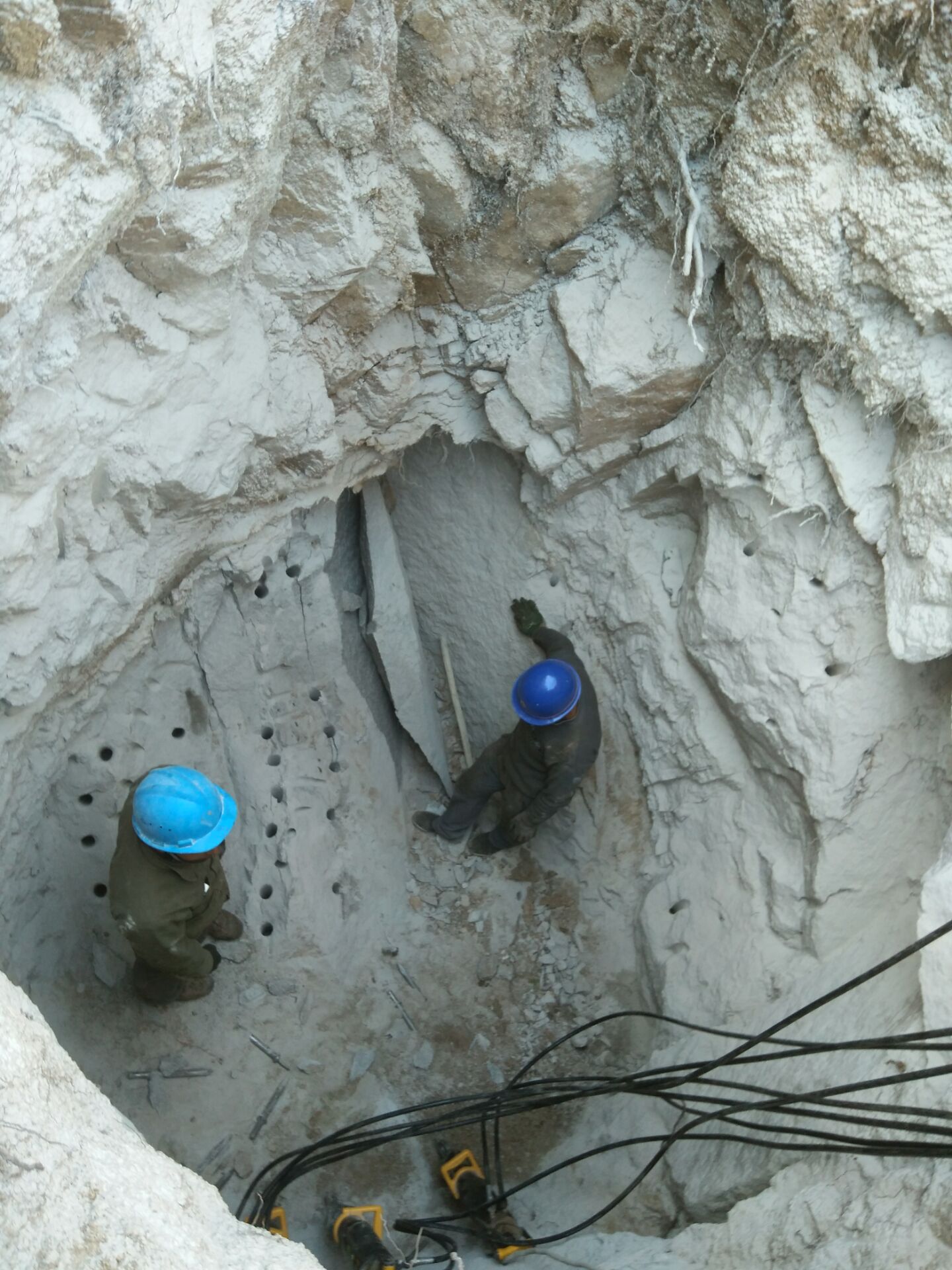 青海海南岩石开采开石器破碎岩石器