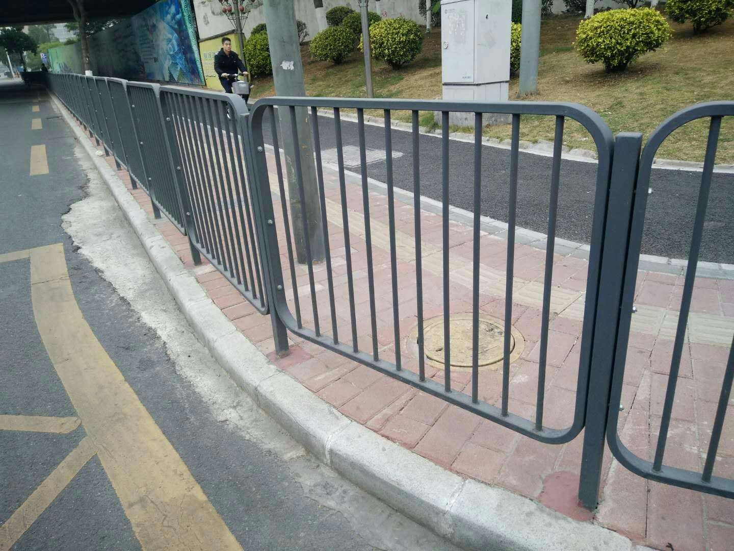 惠东阳台护栏道路护栏生产厂家隔离带围栏定制铁丝网护栏