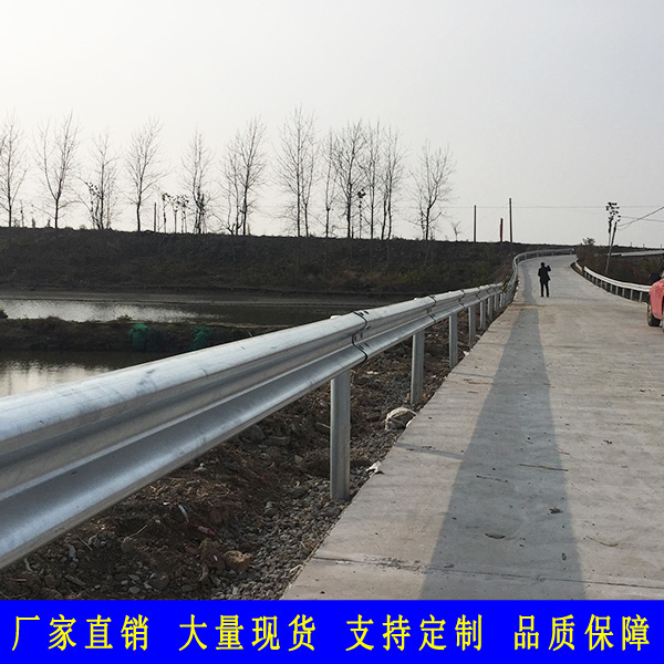 高性能防撞波形梁护栏 惠州高速公路波形护栏 湛江乡道防护板安全围栏