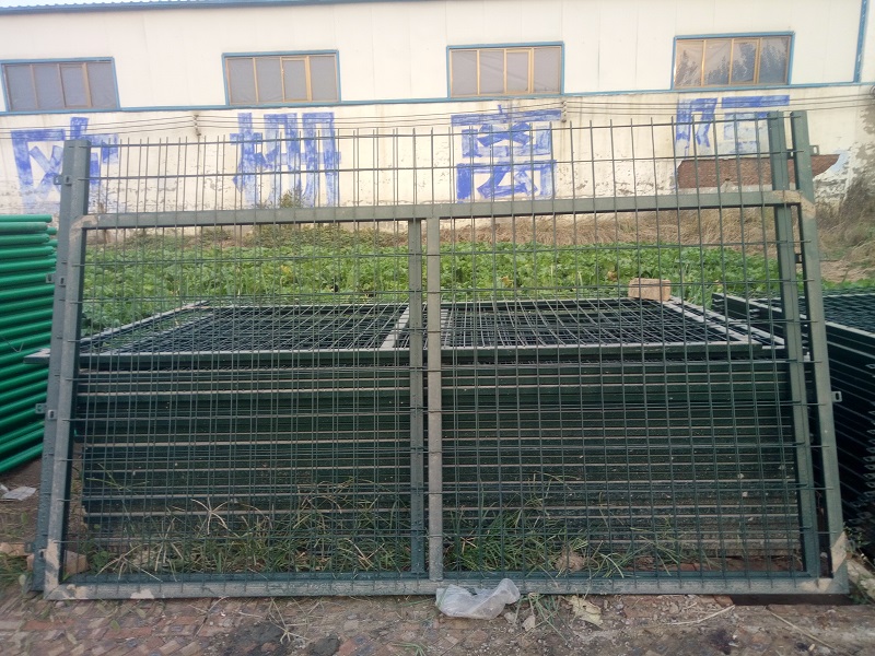 生产防护围栏 高铁护栏网 铁路隔离护栏网