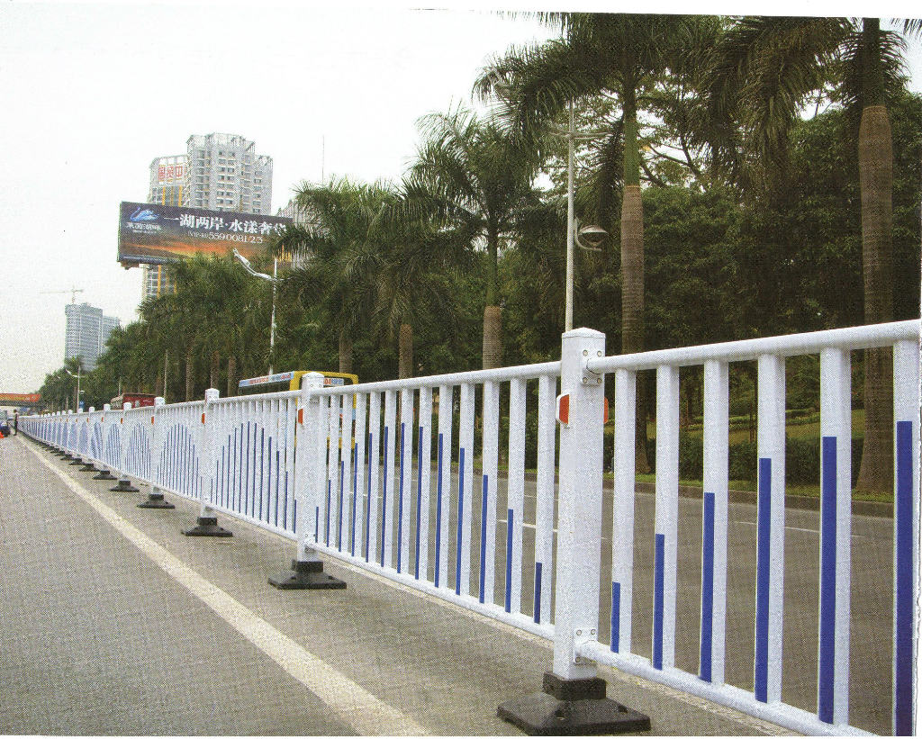 **道路护栏厂家锌钢护栏贵州京式道路护栏道路护栏栏杆
