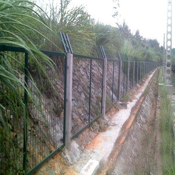 铁路桥下防护栅栏