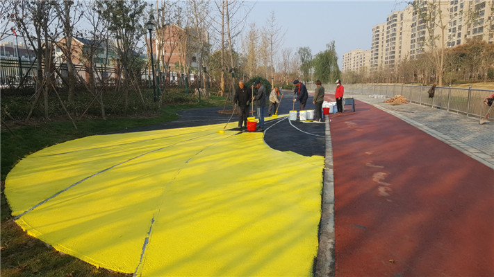 秦皇岛喷涂彩色沥青慢行道河北省彩色行人道喷涂可能之选
