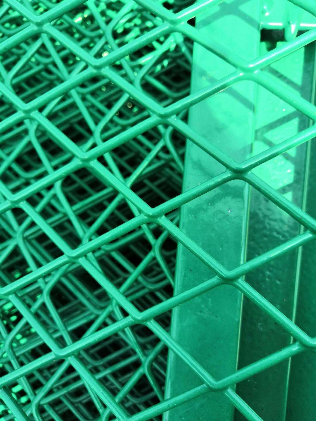 浸塑菱形钢板网河北安平防护隔离钢板网加工定做批发厂家
