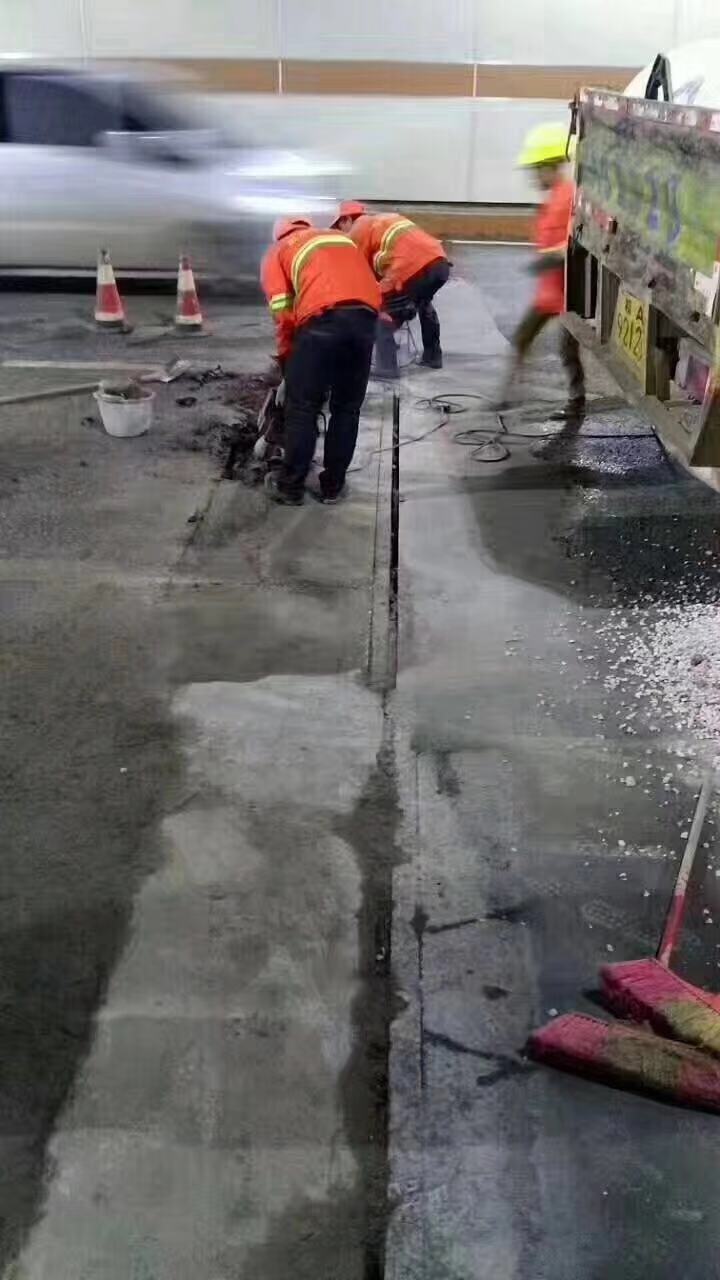 云南省混凝土路面破碎板块快速修补施工工艺