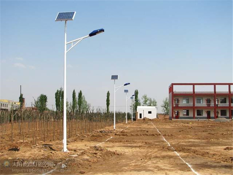 湖南衡南县太阳能路灯/城镇太阳能路灯厂家找浩峰照明