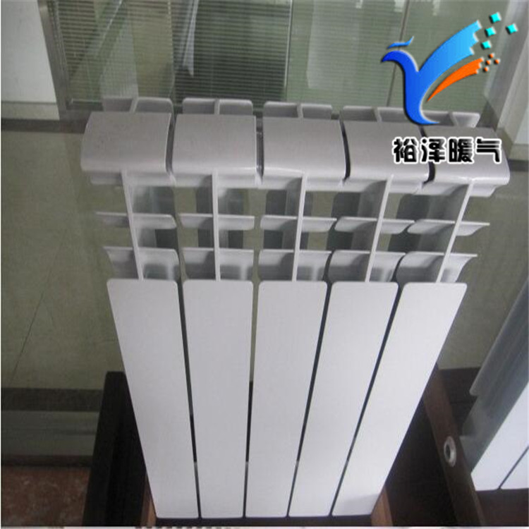 ur7001-600双金属暖气片高压铸铝散热器安装方案