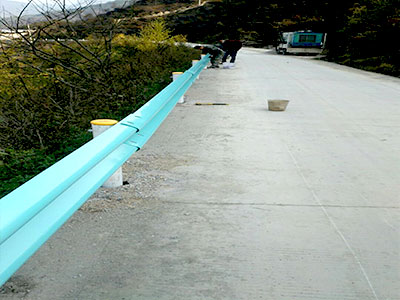 安全防撞护栏 波形护栏板价格 六盘水波形防撞栏杆 可定制