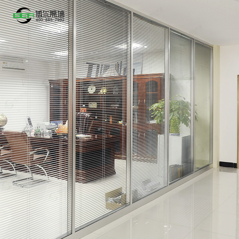 西安博尔办公隔断是一家专业办公室玻璃隔断生产加工安装厂家