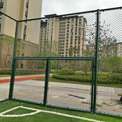 厂家定做篮球场地围网 学校操场围网施工规范