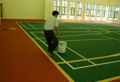 中山球场地面翻新，刷漆施工 地坪漆材料一体