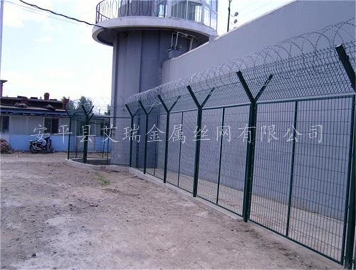 监狱防攀爬钢网墙-监狱防攀越隔离网-监狱放翻越防护网
