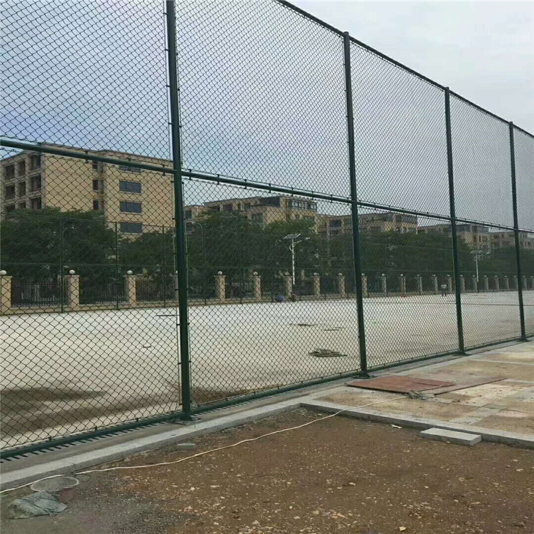 直销体育场护栏网 球场围网 篮球场围栏 组装式勾花护栏