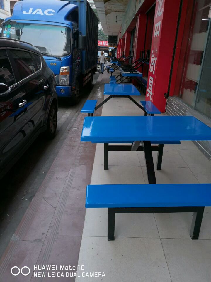 桂林市学校玻璃钢餐桌椅厂家直销