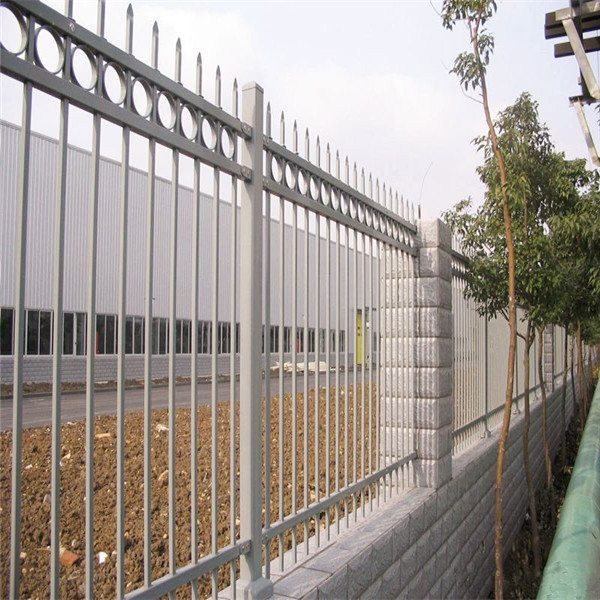 学校防护围墙A操场锌钢围栏厂家A幼儿园锌钢围栏栅价格一米