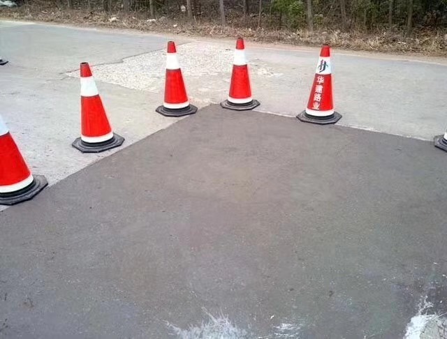 贵州省混凝土路面蜂窝麻面修复方案