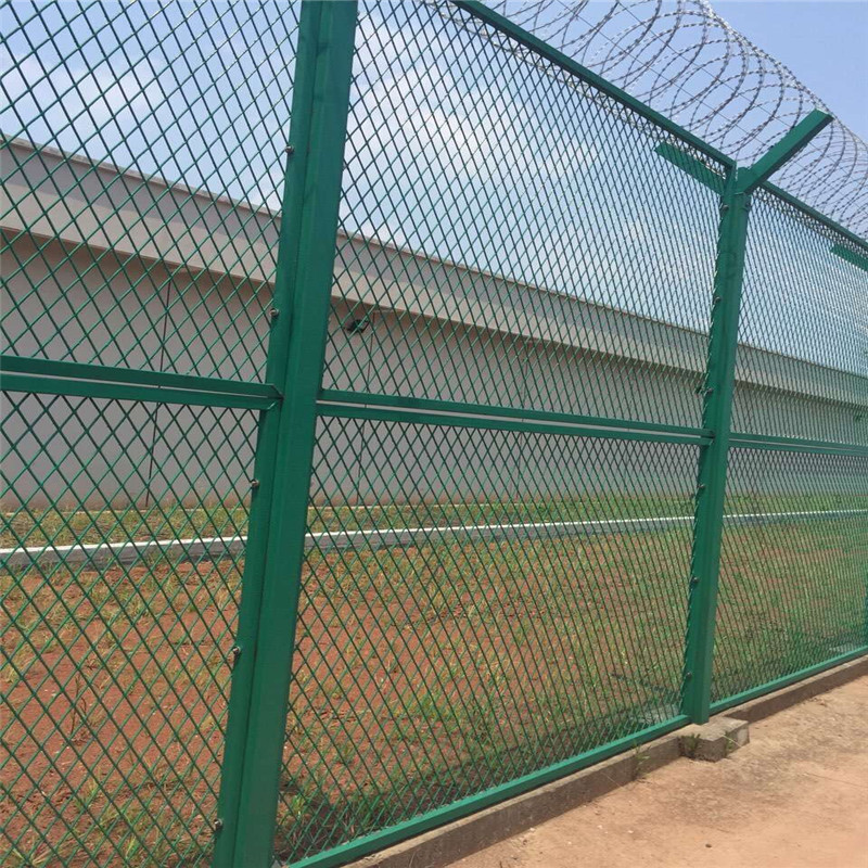 Y型柱浸塑钢板网防御网 监狱护栏网