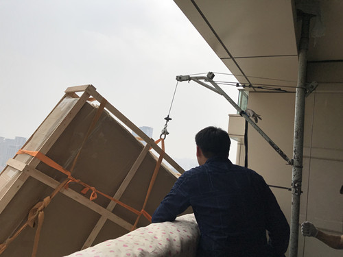 静安家具吊装公司提供上海高层吊运家具上楼吊运沙发上楼服务