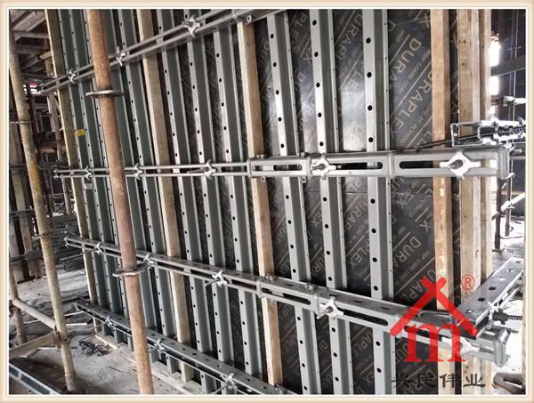 东莞VIVO总部清水混凝土剪力墙钢背楞应用
