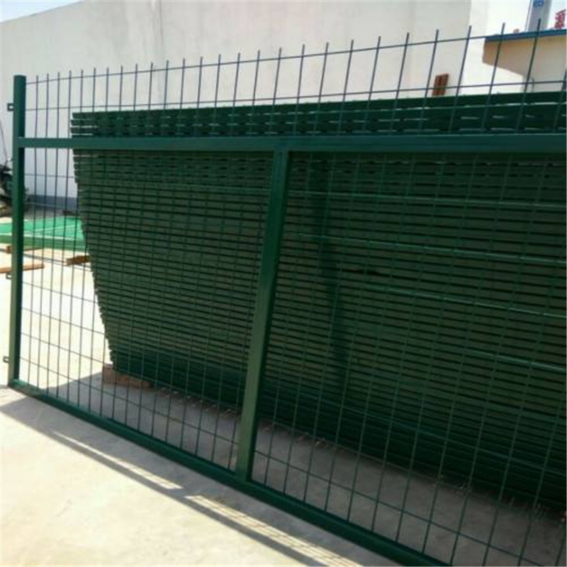 护栏网厂家供应铁路护栏网/铁路防护珊栏/铁路隔离栅