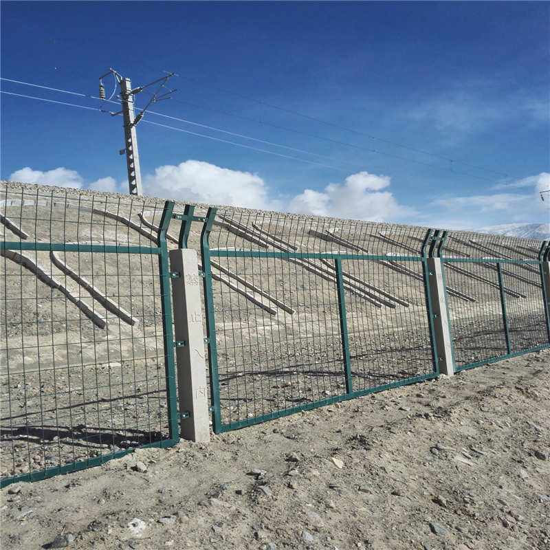 供应铁路护栏网/铁路隔离栅/8001铁路护栏网厂家