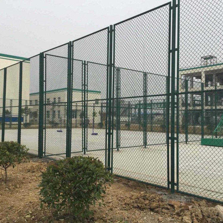 护栏厂家供应3*4米球场围网 运动场护栏网 勾花包塑围栏