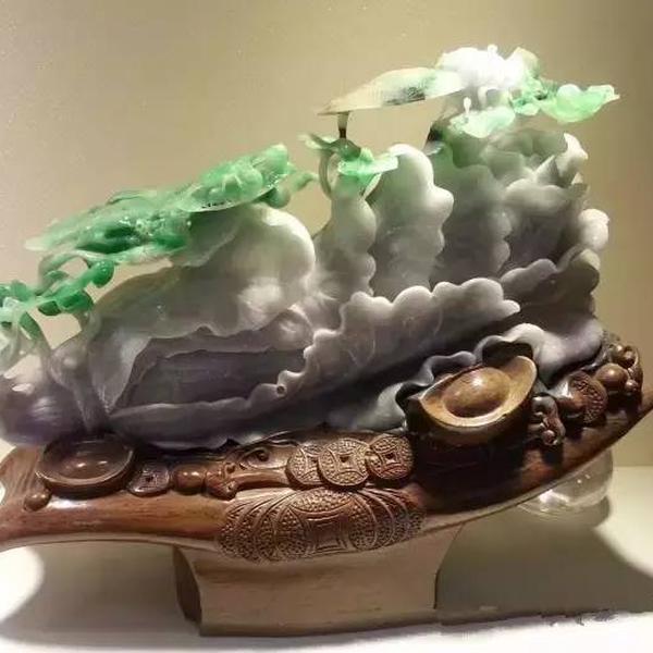 目前翡翠玉器更正规拍卖公司揭晓