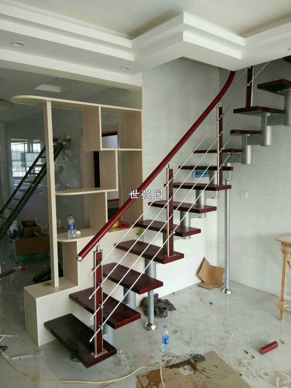 长沙复式楼梯装修-整体楼梯定制-钢木结构旋转楼梯适用于跃层和阁楼