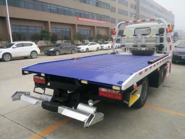 清障车厂家直销：东风HCQ5312JSQA10型平板带吊清障车