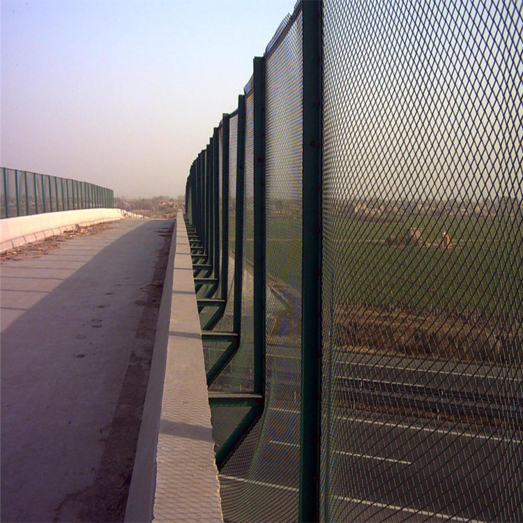 上海操场围栏价格A球场围网生产厂家A球场护栏规格