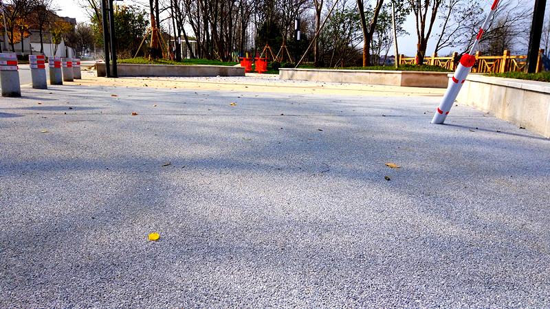 温州彩色防滑路面彩色透水混凝土喷涂路面