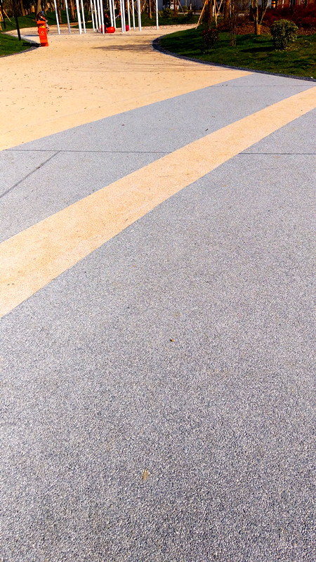 黑龙江哈尔滨彩色防滑路面起沙粉问题分析