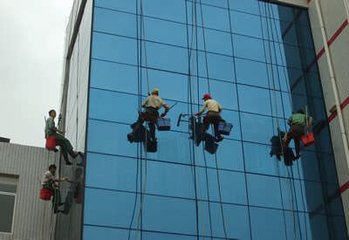 上海青浦区外墙玻璃清洗 高楼玻璃幕墙清洗 外墙铝塑 板广告牌清洗