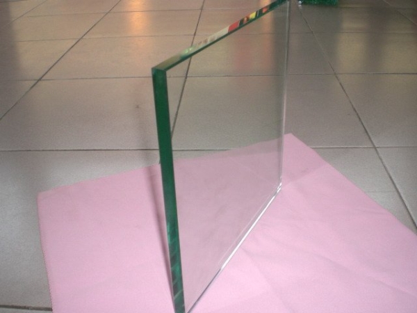 云南12里钢化玻璃生产