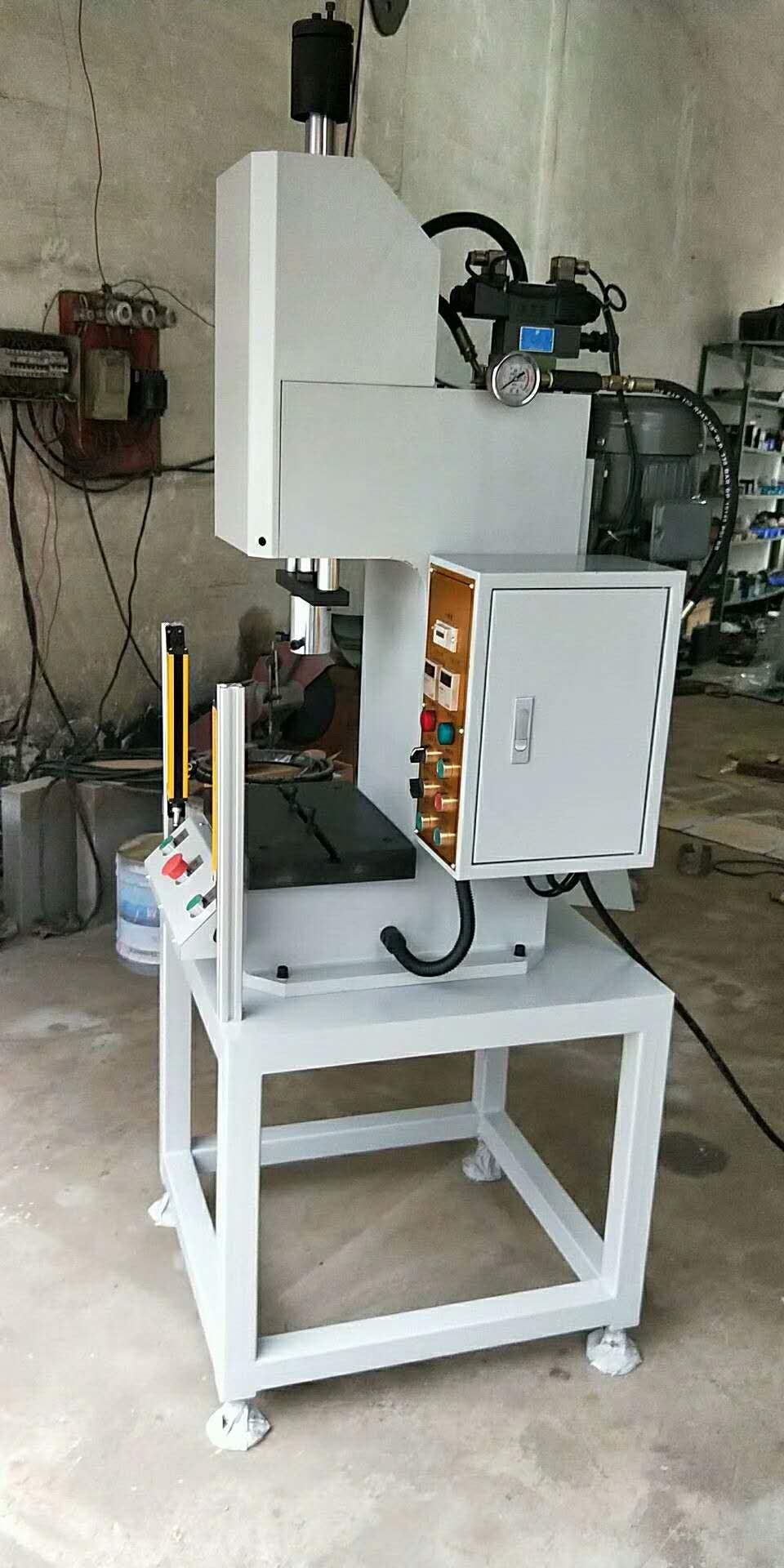 厦门5吨单臂液压机，单柱压装机，桌上小型油压机，台式油压机