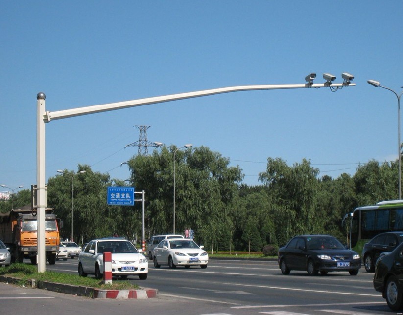 郑州监控杆，郑州信号灯杆，郑州红绿灯杆