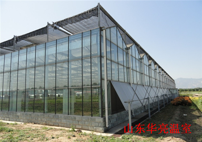 玻璃温室配件，山东华亮连栋玻璃温室大棚的建造，智能连栋玻璃温室