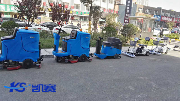 郑州凯赛商场用电动尘推车以及工业扫地车厂家