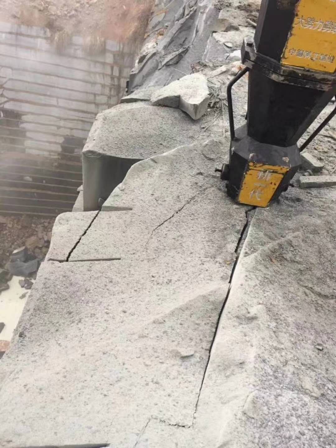 岩石劈裂棒产量高工程机械