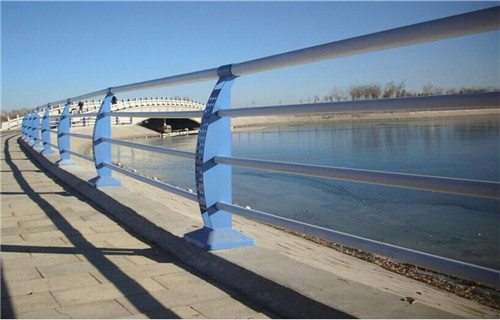 钢遮板桥梁护栏钢遮板的施工步骤