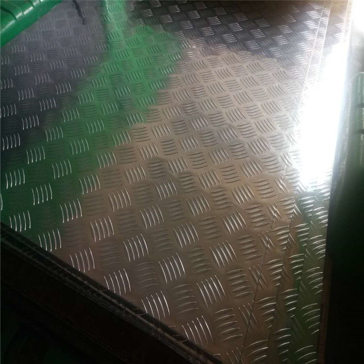 天津五条筋花纹铝板、扁豆型防滑花纹铝板现货促销