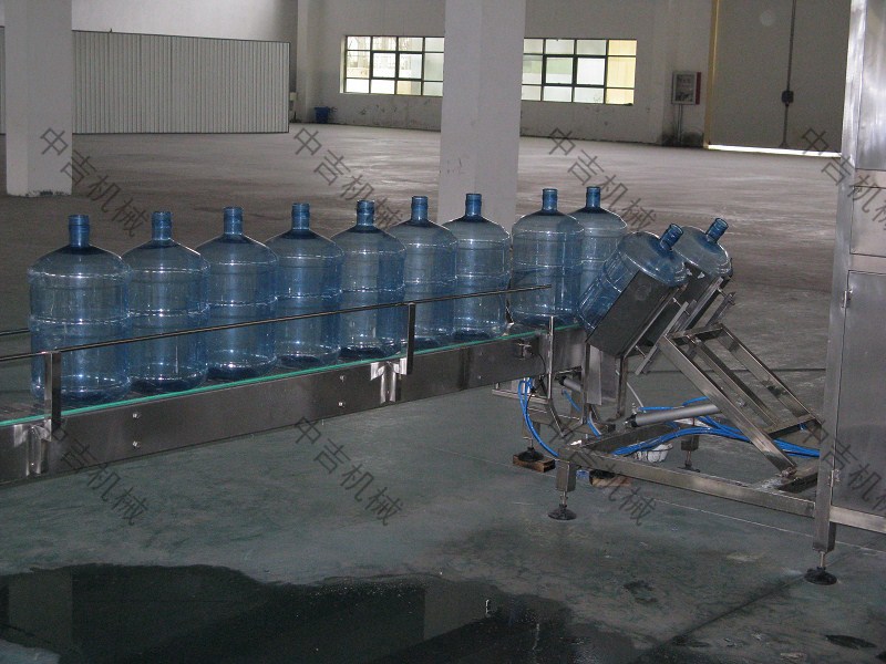 大桶矿泉水生产线设备，大桶矿泉水生产线厂家