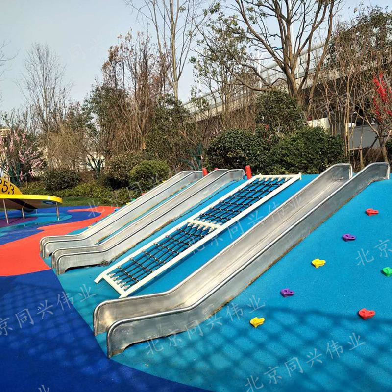 北京户外城堡不锈钢滑梯，木质海盗船，非标游乐设备