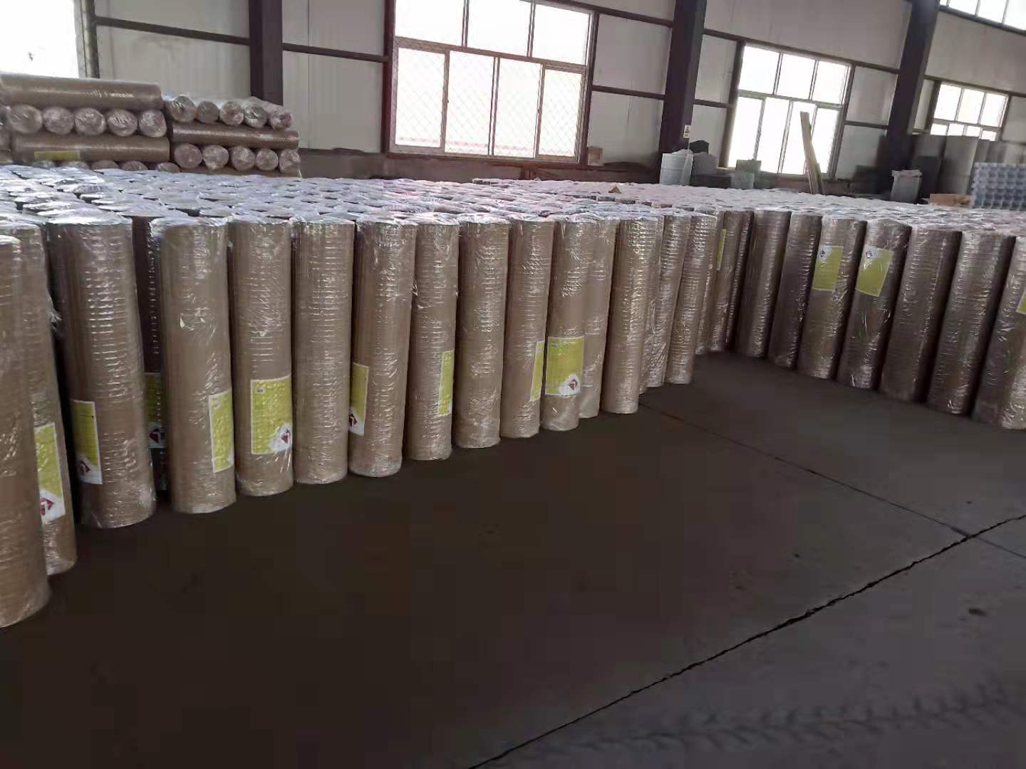 安平厂家直销养殖建筑电焊网铁丝网焊接网防护网安装价格品质保证