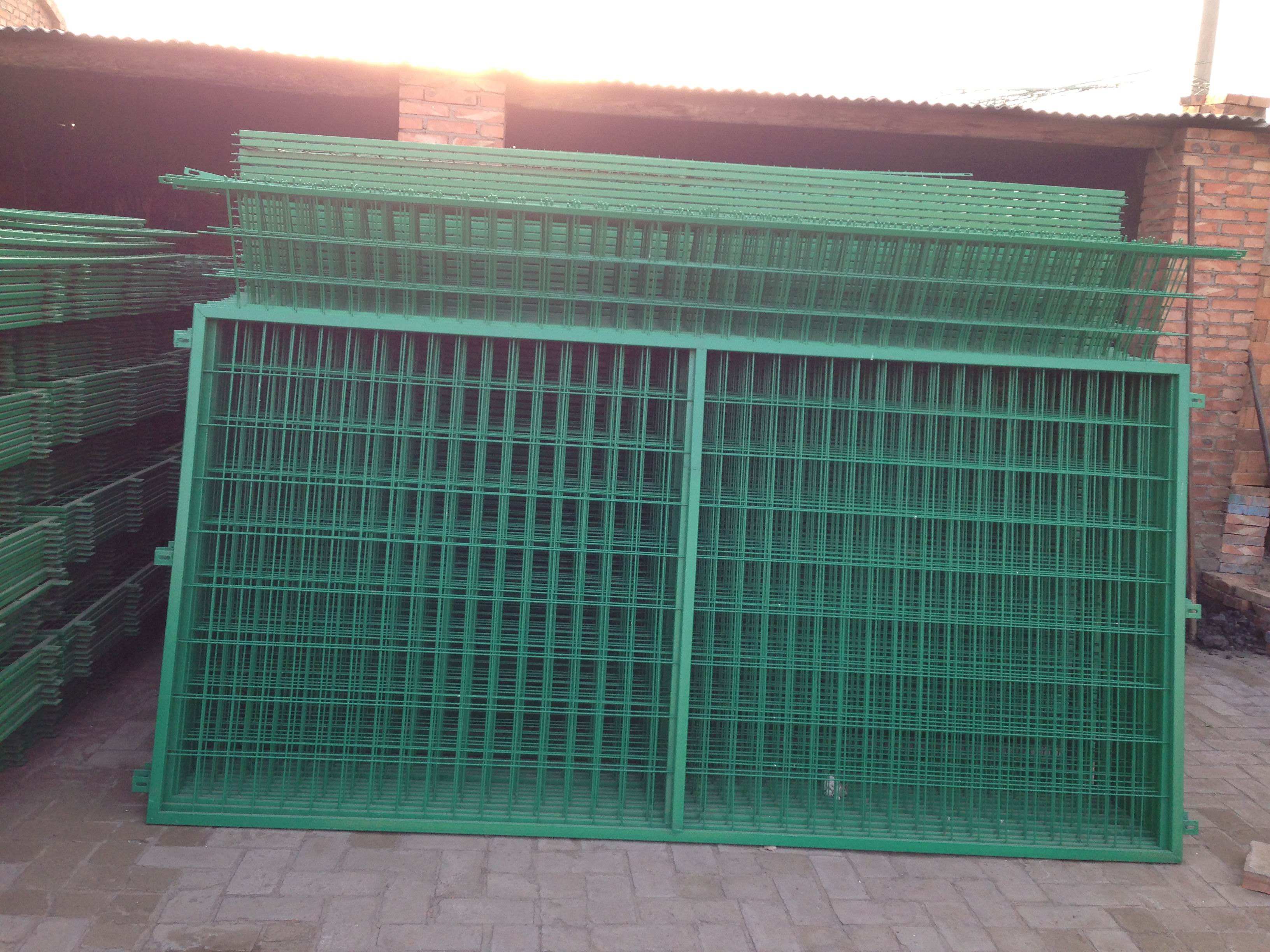 安平厂家现货直销优质 框架护栏网 公路 铁路护栏 可定制