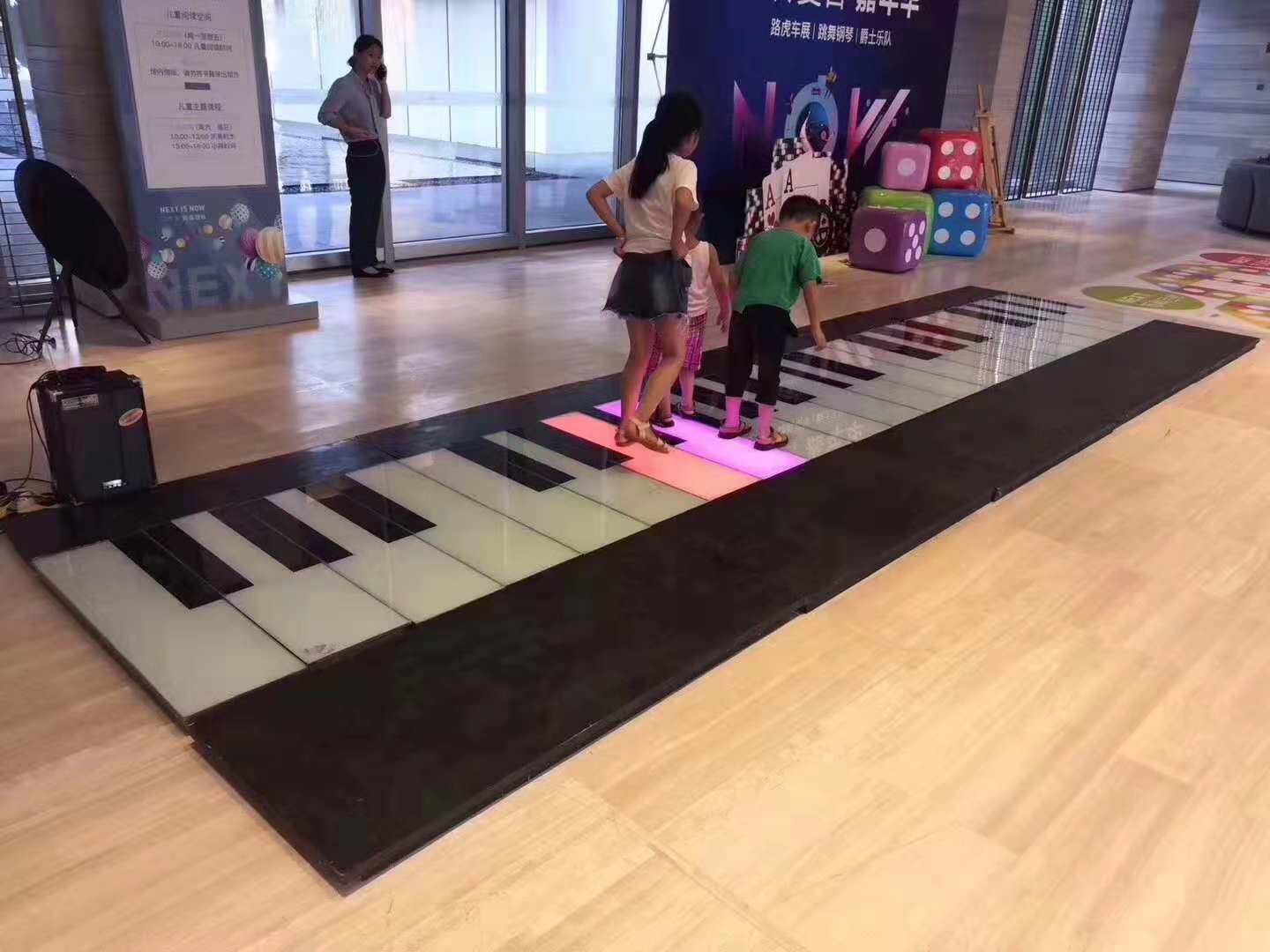 地板钢琴模型地面钢琴模型出租租赁
