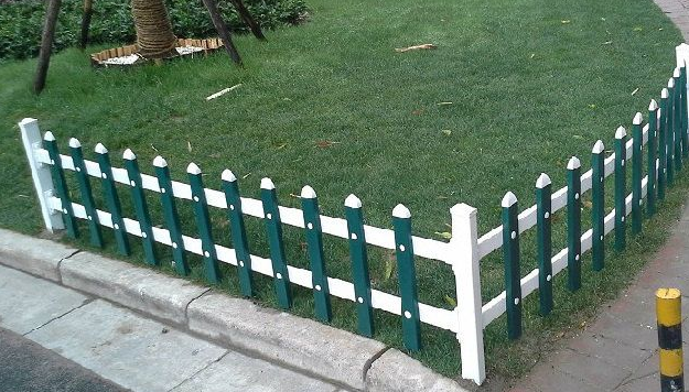 洛阳pvc草坪护栏图片大全 塑钢护栏 pvc塑钢护栏价