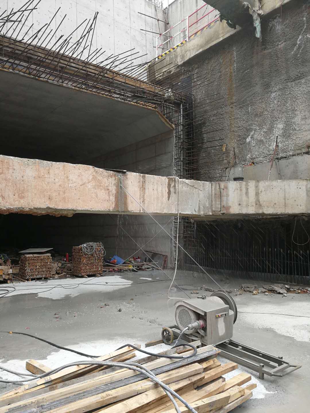 四川混凝土切割公司-专业的桥梁拆除公司
