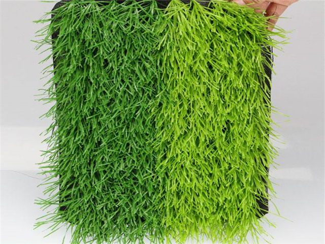 沈阳足球场人造草坪填充足球场耐磨抗老化质保8年可上门安装